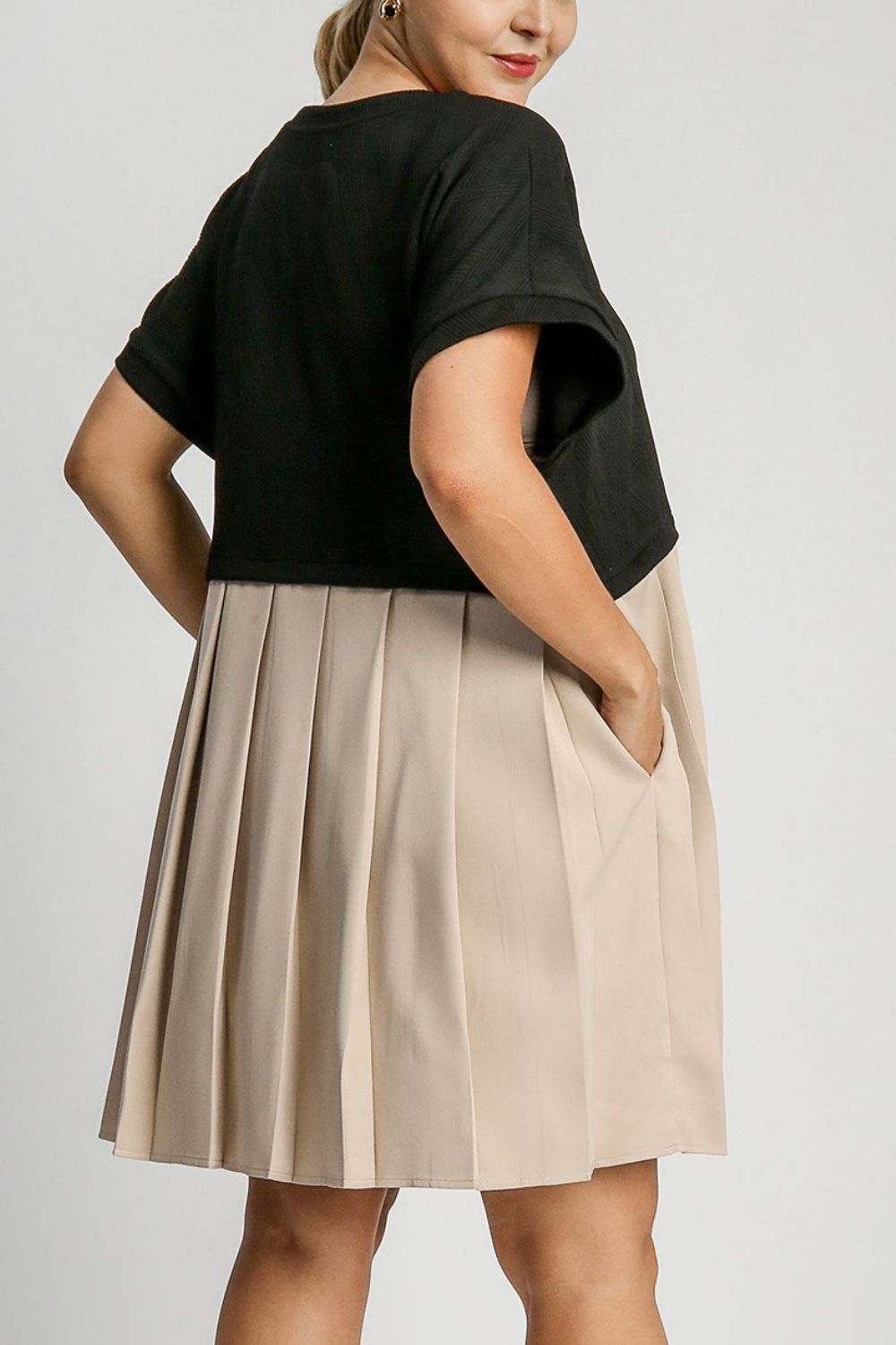 Umgee Full Size Round Neck Pleated Dress with Side Pockets Plus Size - Clothes For Her Online Store