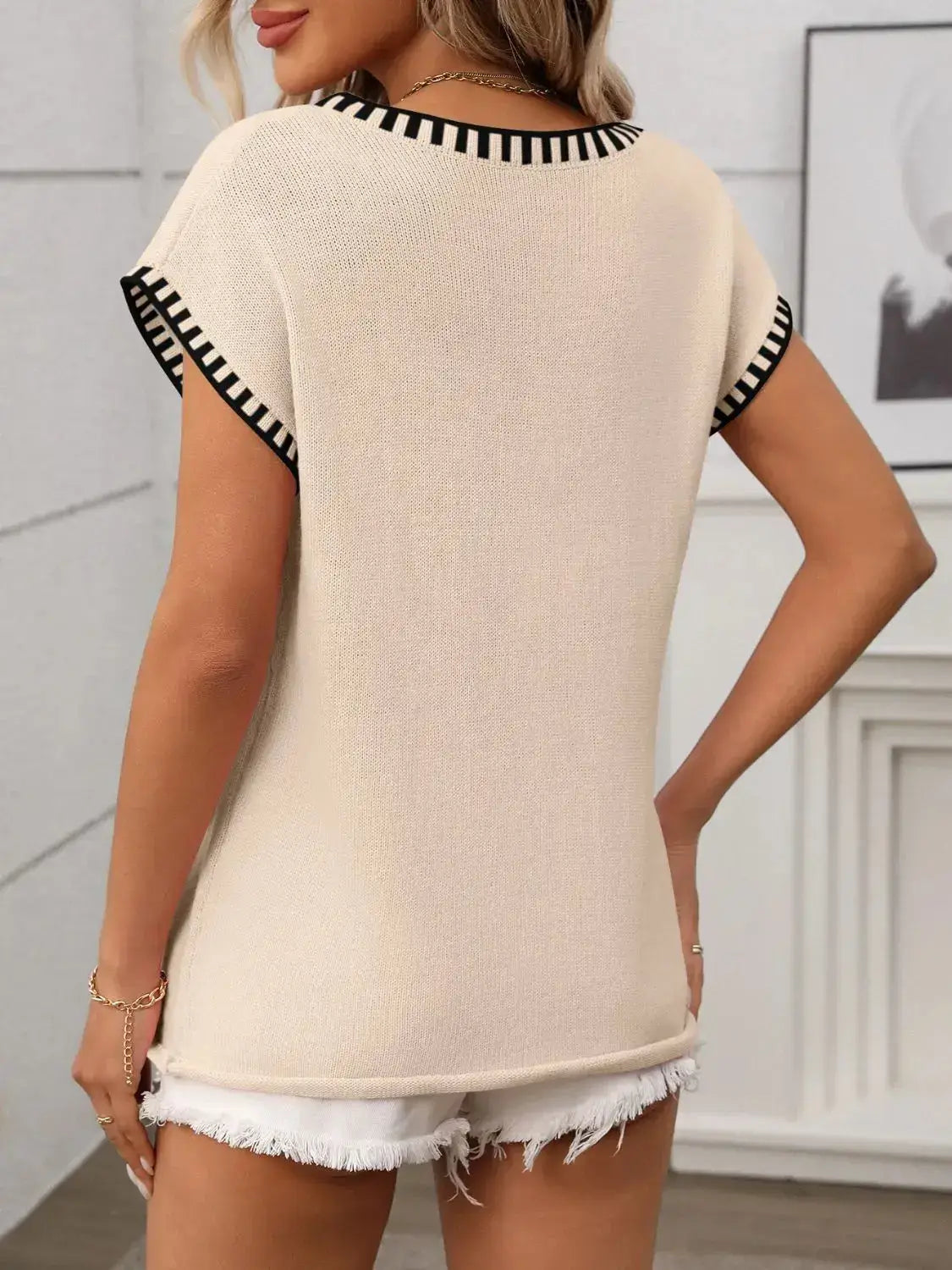 Contrast Trim V-Neck Knit Top