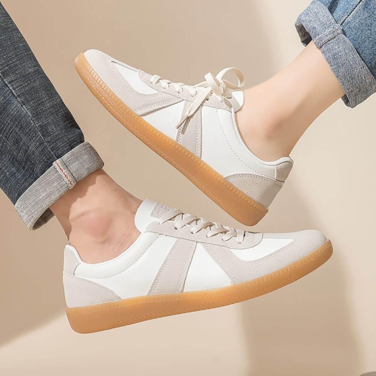 Lace Up Round Toe Flat Sneakers