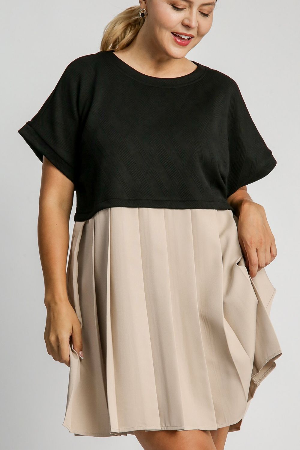 Umgee Full Size Round Neck Pleated Dress with Side Pockets Plus Size - Clothes For Her Online Store